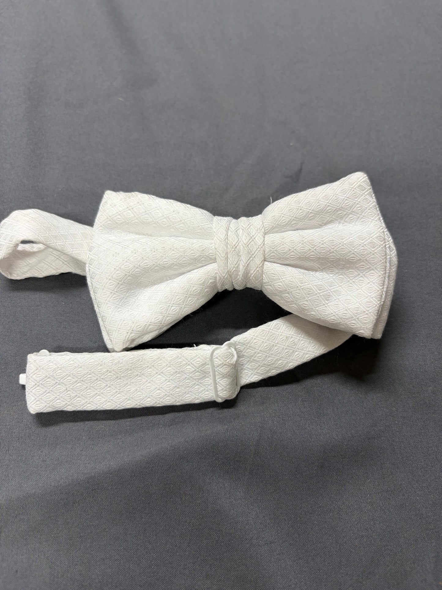 BOW TIE